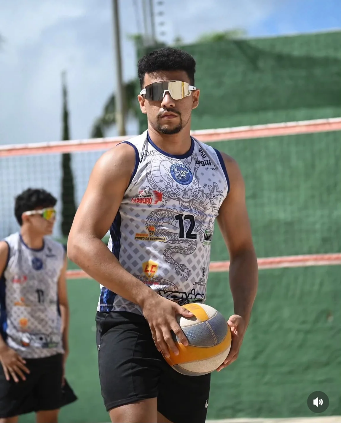Foto de partida esportiva na areia 4